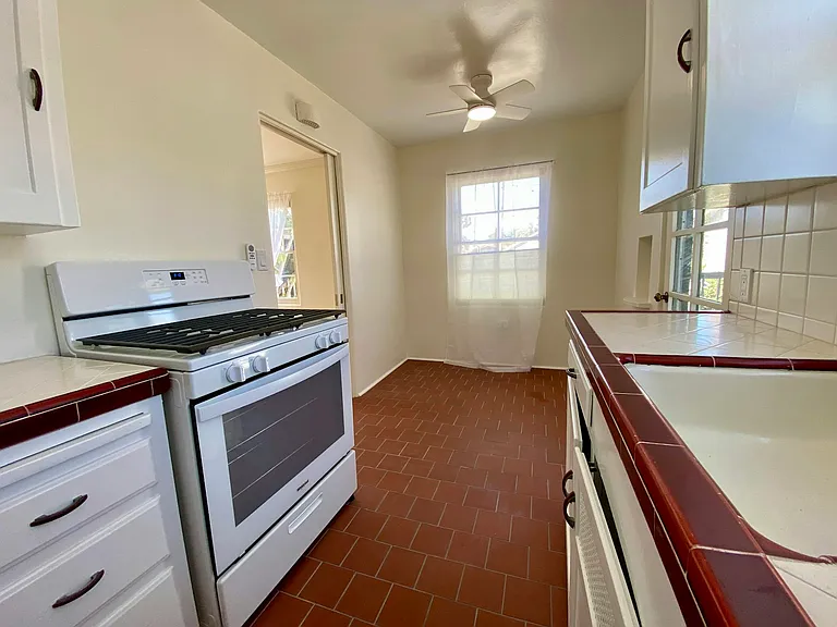 2815 Capps St — Photo 5