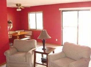 3248 Hill Ridge Dr, Eagan, MN 55121