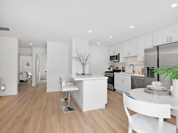 13754 Mango Dr Unit 220, Del Mar, CA 92014