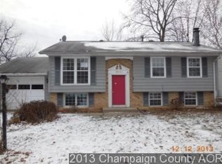 903 Fairoaks Dr, Champaign, IL 61821