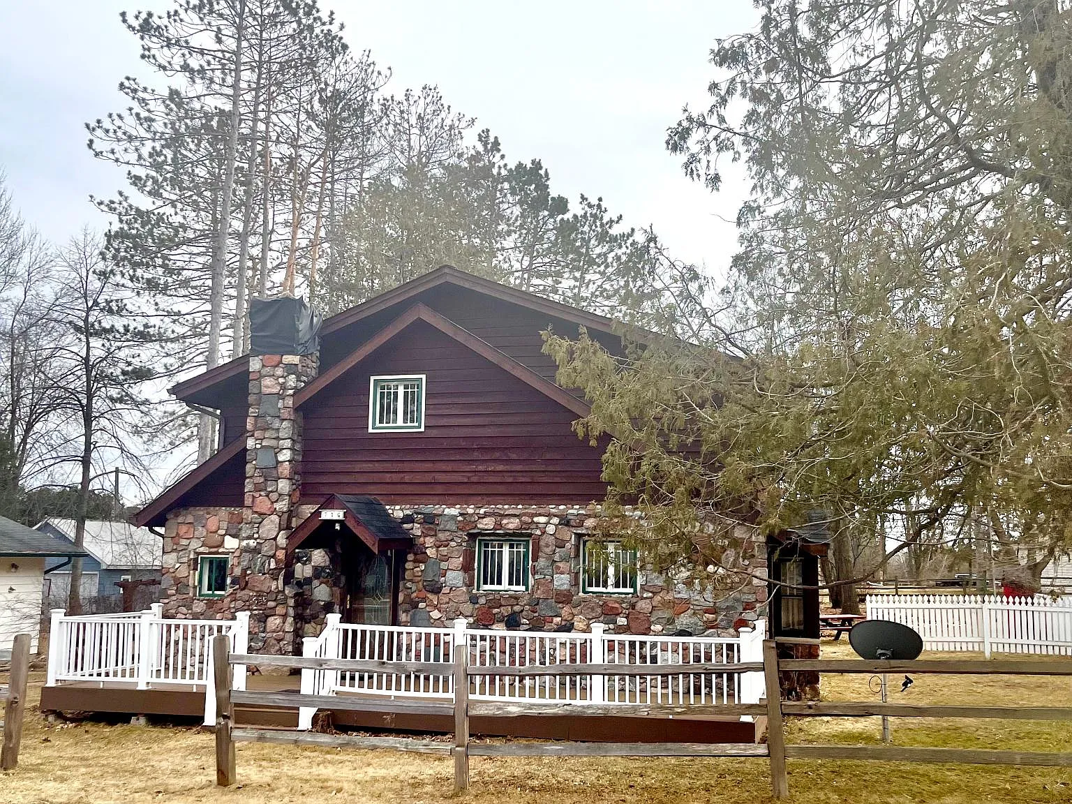 3 bed, 1.5 bath, 1918 sqft, $2,200 — Photo 1