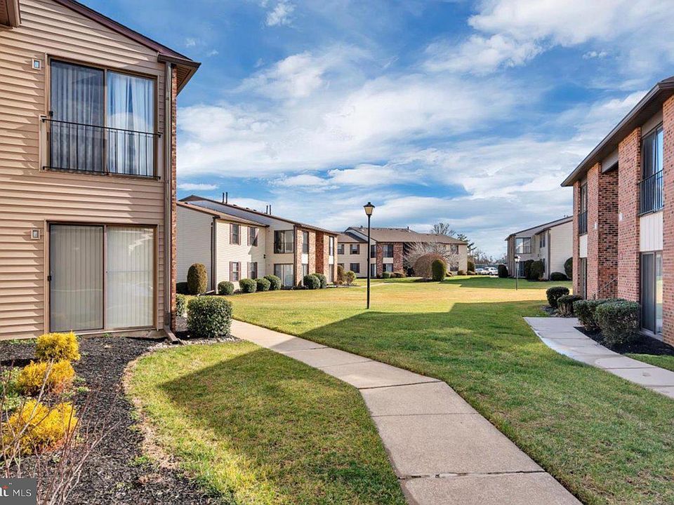 1st image of 21 Uxbridge Pl