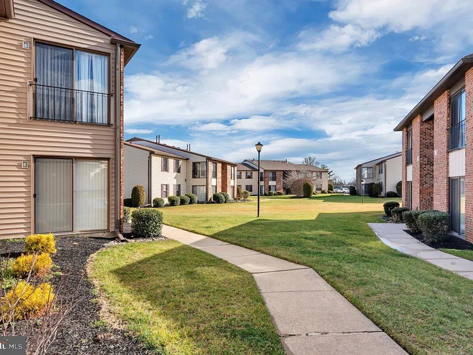 21 Uxbridge Pl