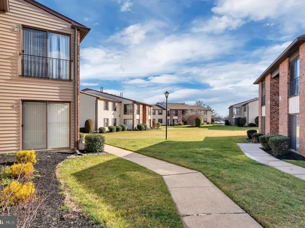 21 Uxbridge Pl, Sewell, NJ 08080