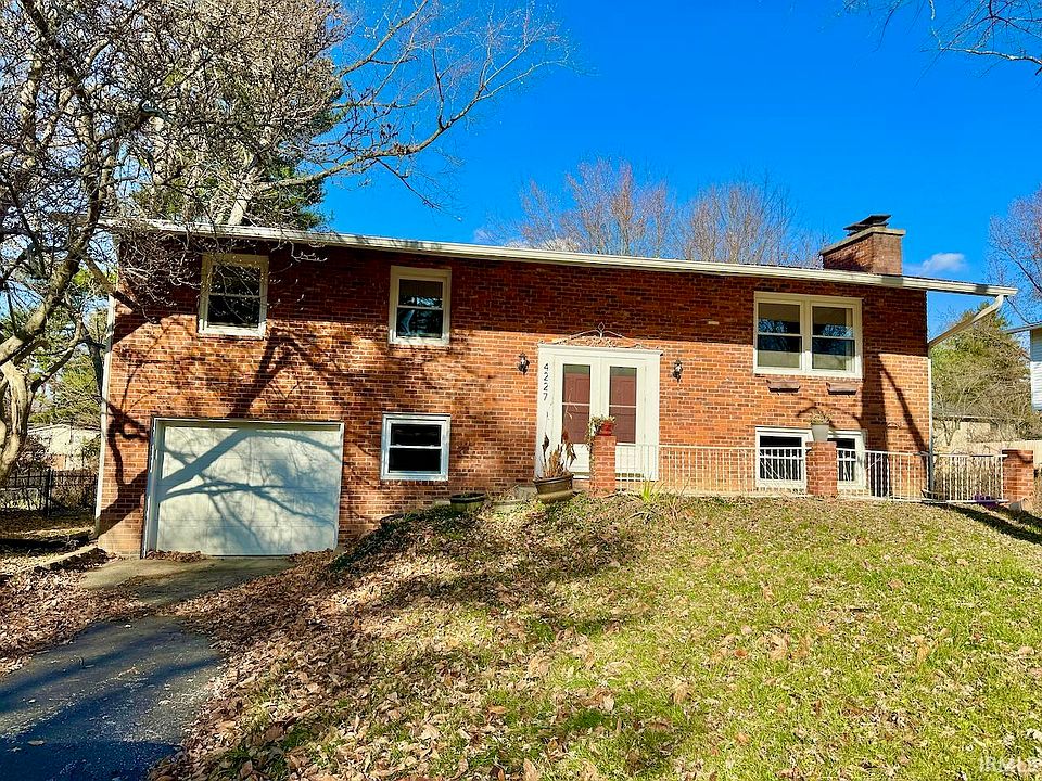 1st image of 4227 E Cambridge Dr #1