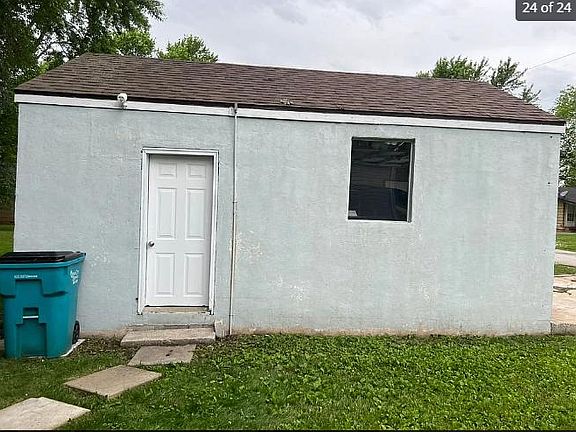 Garage Side Entry