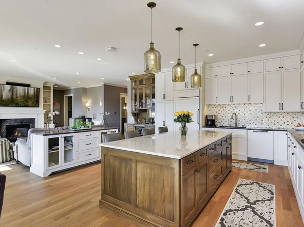 935 Lake St E Unit 302, Wayzata, MN 55391