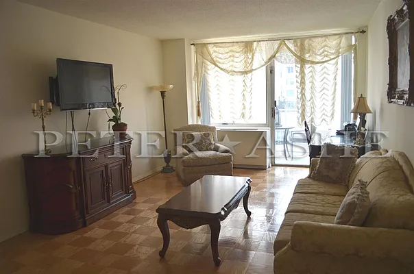Rented by Peter Ashe | media 8