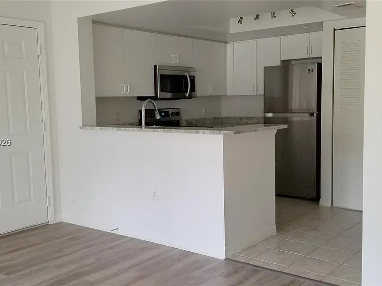 4195 N Haverhill Rd #303 — Photo 11