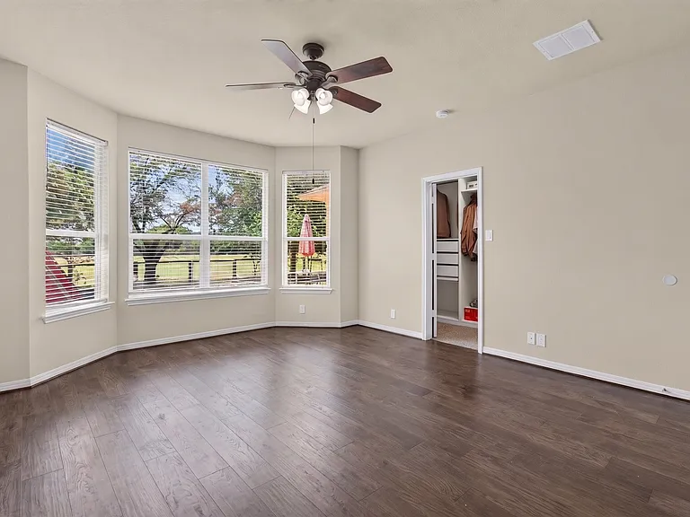 937 Lauren St — Photo 10
