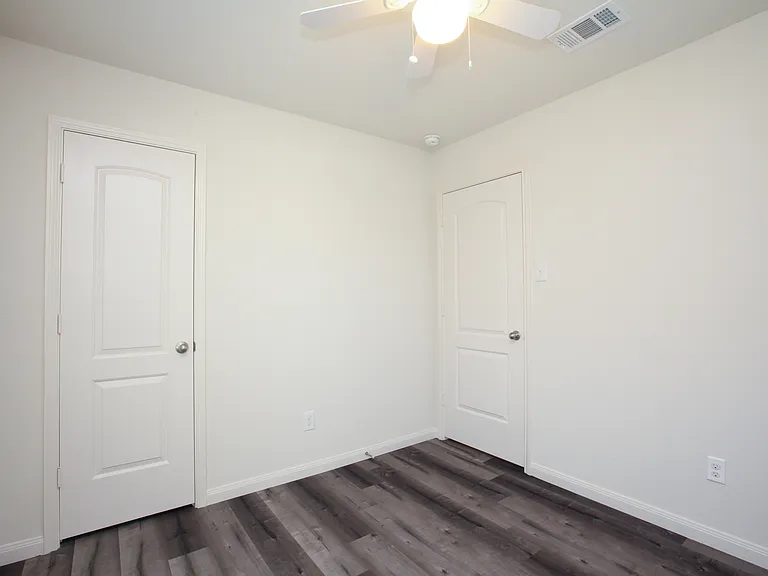 1325 Englemann Dr — Photo 9
