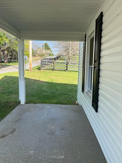3 bed, 1224 sqft, $1,600 — Photo 2