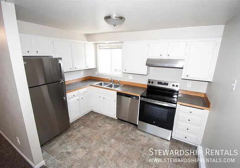 1355 Liberty St N #E — Photo 6