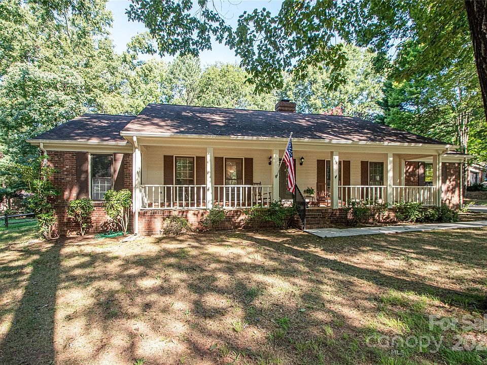 1st image of 807 Black Oak Dr