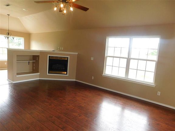 3rd image of 2703 SW Comanche Ct