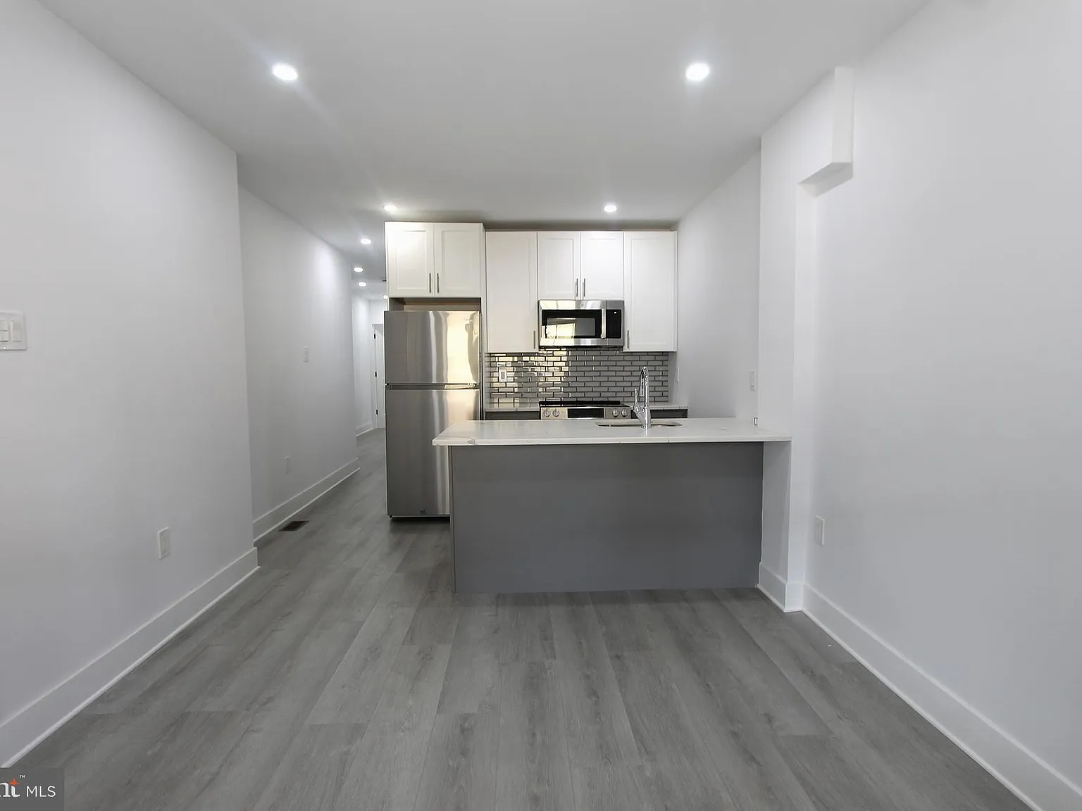 2 bed, 900 sqft, $1,595 — Photo 2