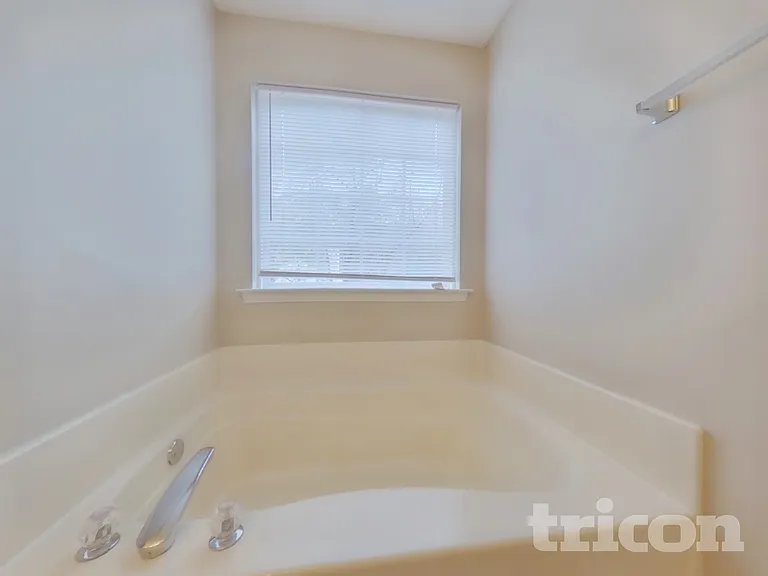 693 Grandview Cir — Photo 10
