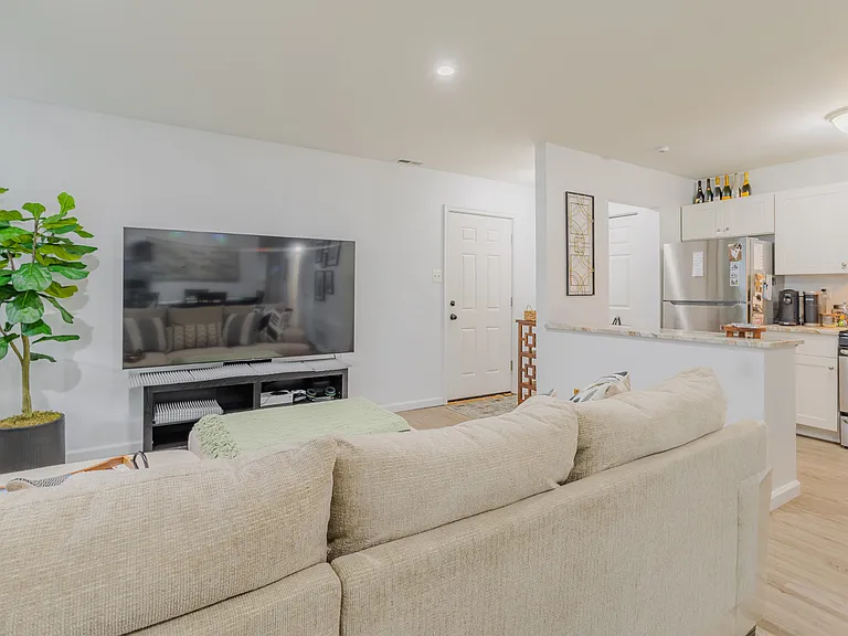 404 Diamond Dr #404 — Photo 11