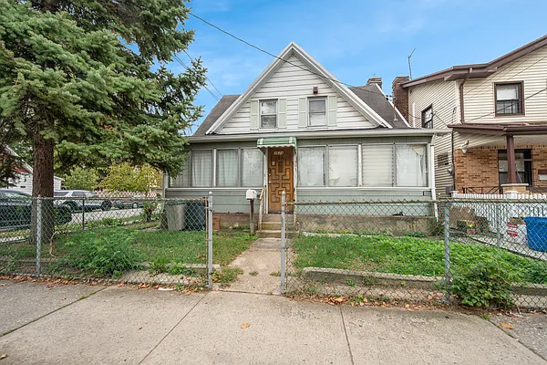 Sold by Behfar Team LLC | media 2