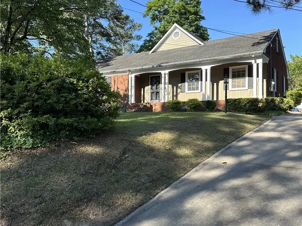 2505 N Edgewater Dr, Fayetteville, NC 28303