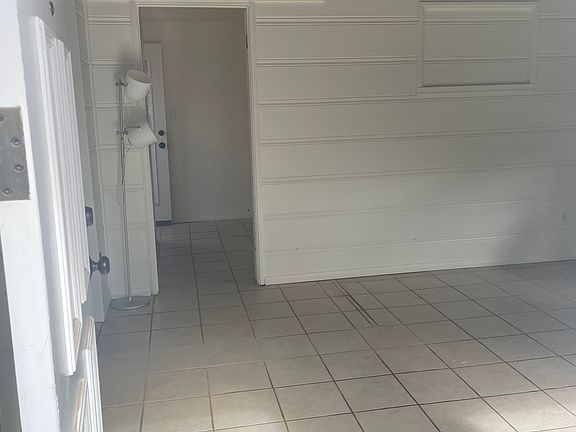2nd image of 2328 Etiwanda St