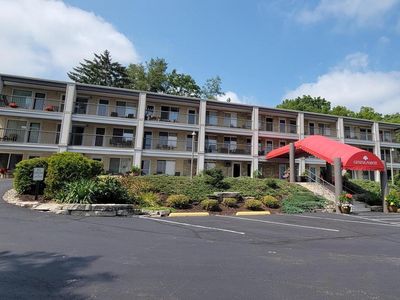 227 Dewey AVENUE #308, Fontana, WI, 53125