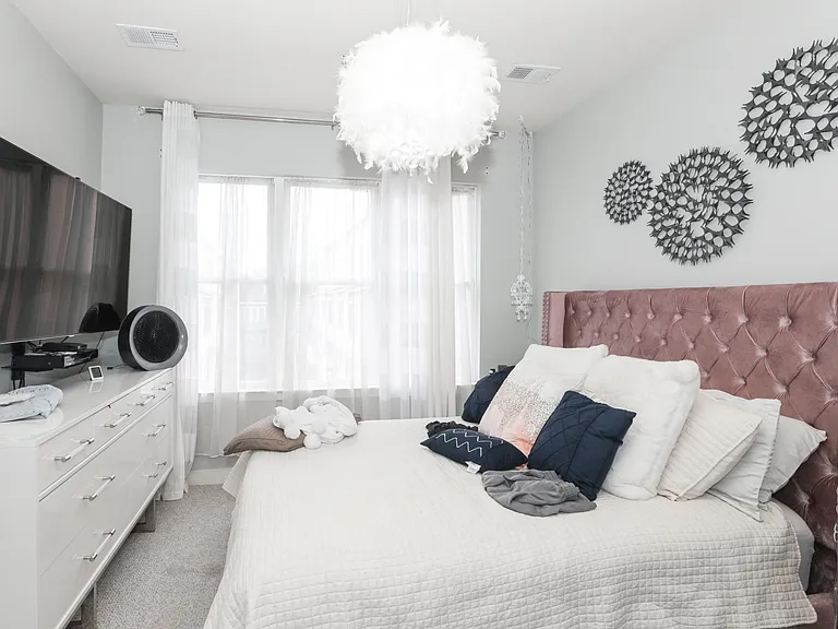 2nd floor - Bedroom 1