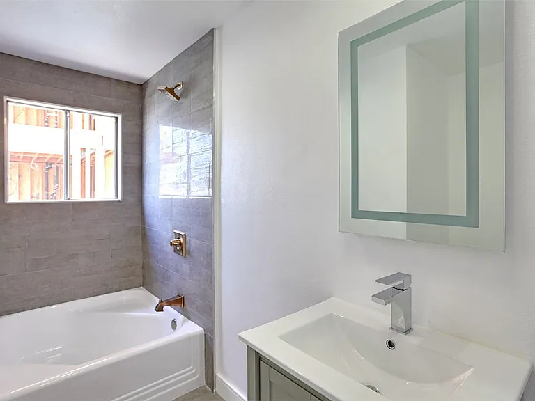 722 S Manhattan Pl — Photo 22