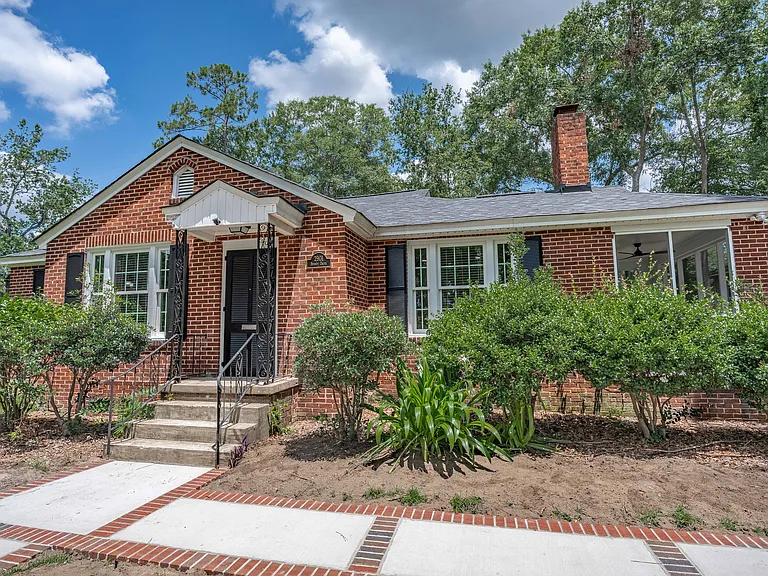 2901 Burney Dr — Photo 2