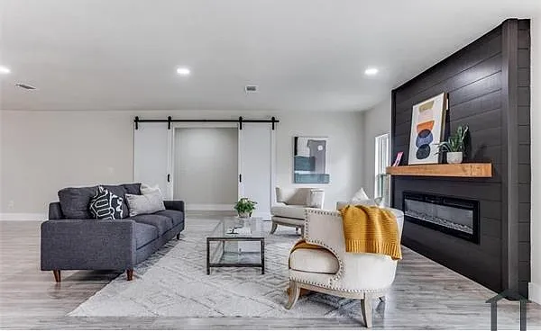 4 bed, 2864 sqft, $3,300 — Photo 3
