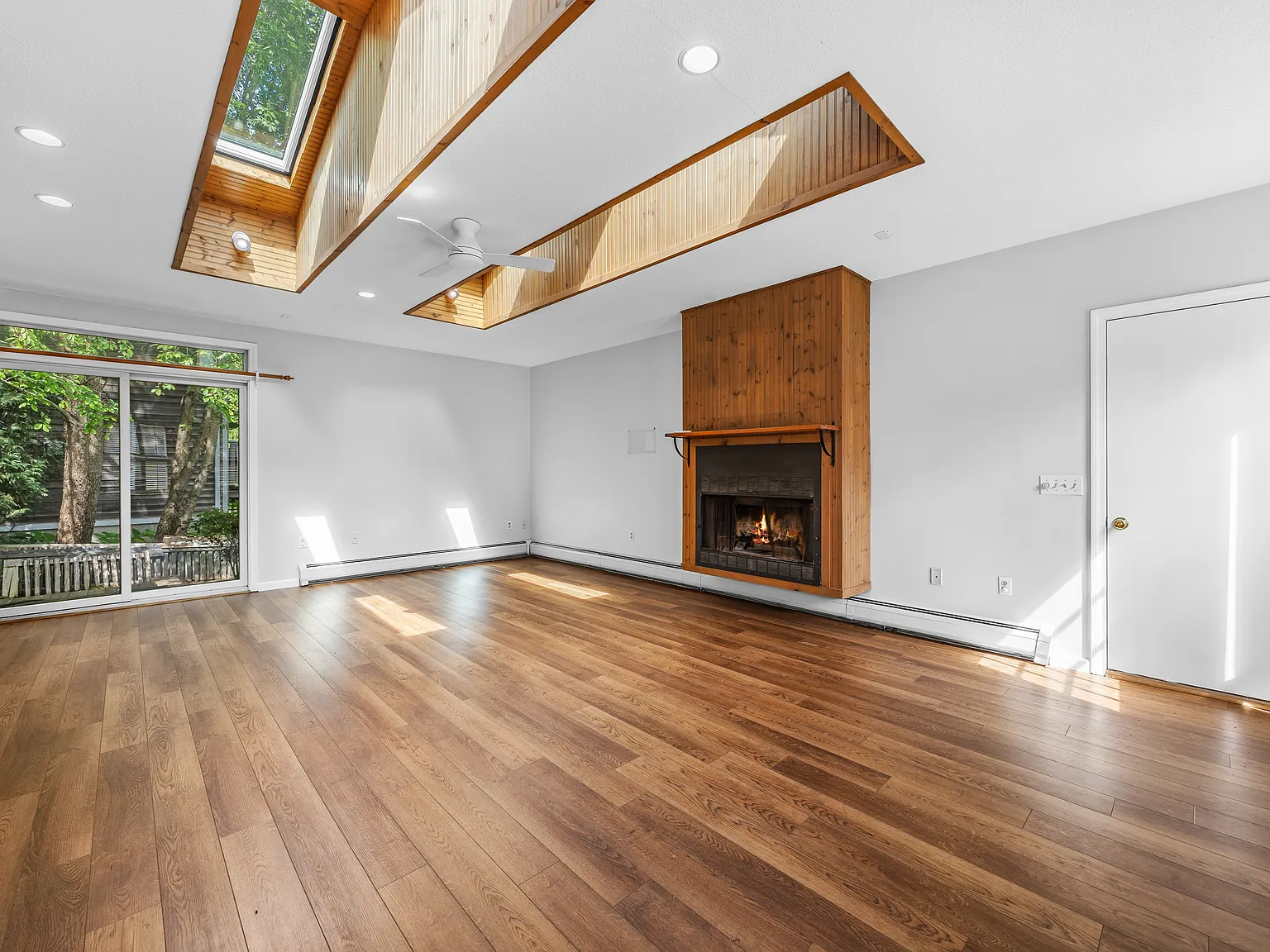 3 bed, 1.5 bath, 1761 sqft, $3,500 — Photo 4