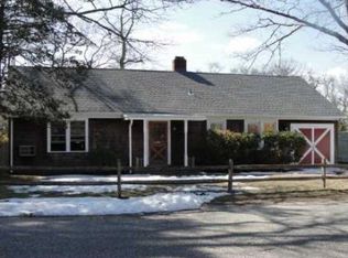 102 Grassmere Ave, Oakdale, NY 11769