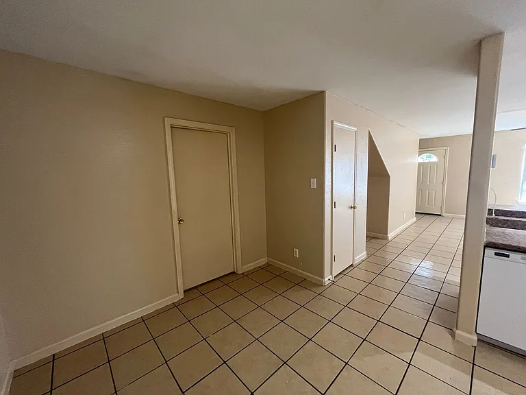 5202 Fountain Lake — Photo 9