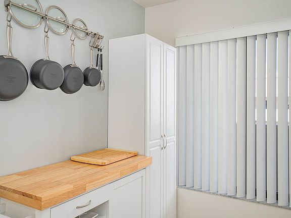 4th image of 200 International Dr APT 208