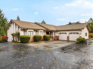 495 Harper Loop, Grants Pass, OR 97527
