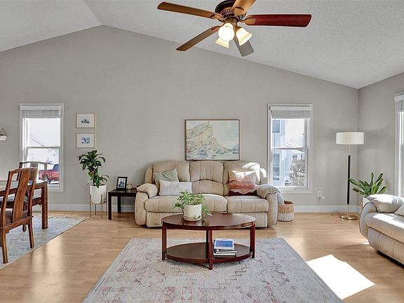 4th image of 618 Colegrove Dr