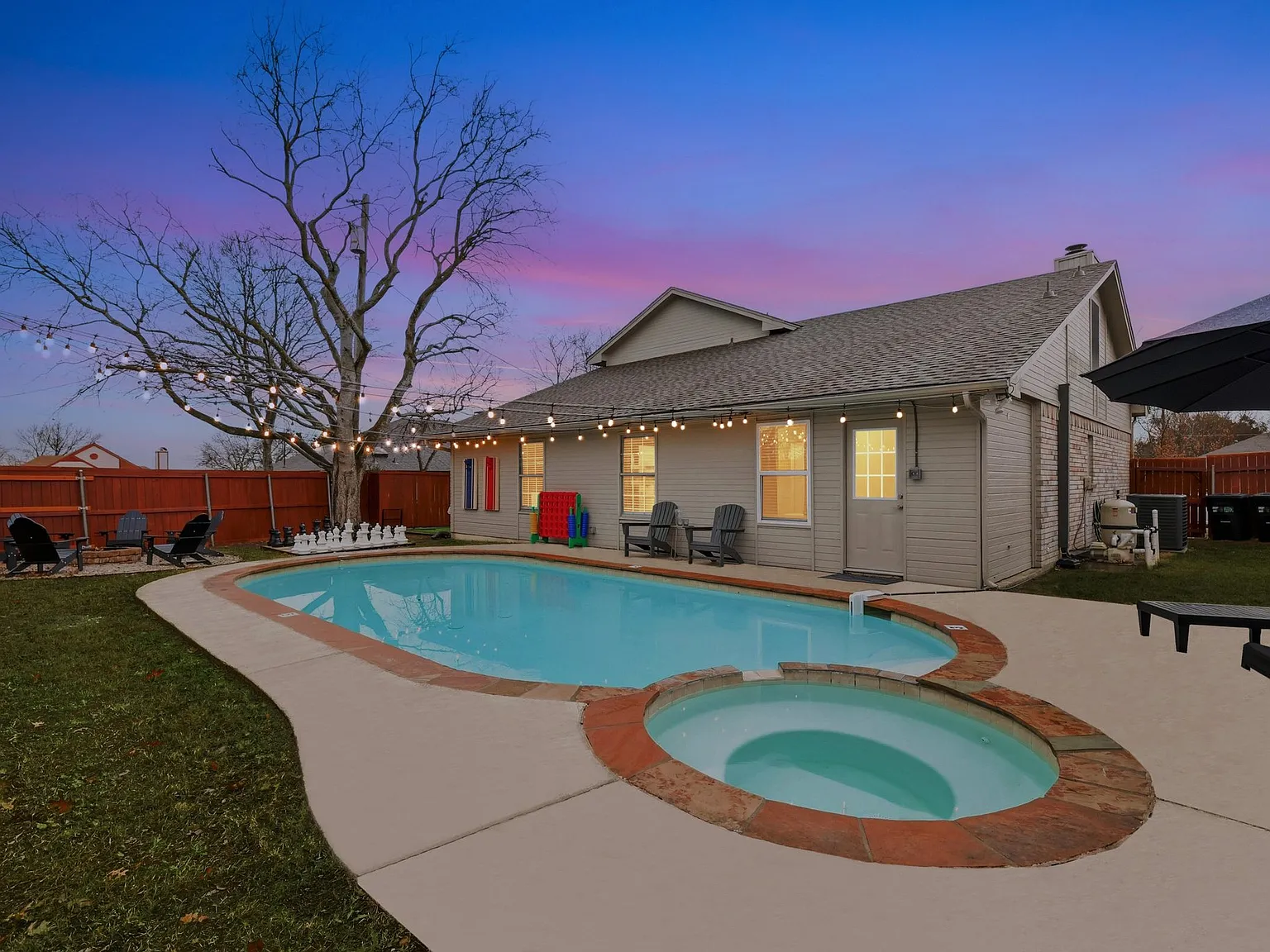 5 bed, 2400 sqft, $8,950 — Photo 2