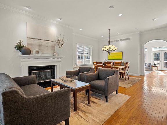 3rd image of 42 N Boyle Ave