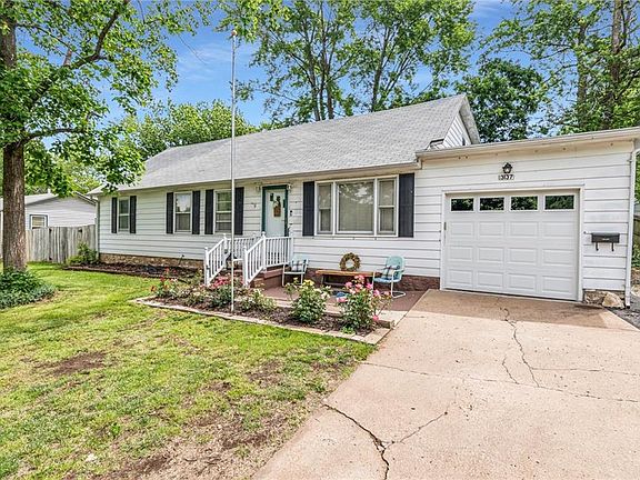 4th image of 3137 S 9th Pl