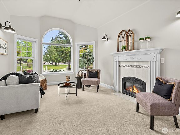 4th image of 1827 Collins Road
