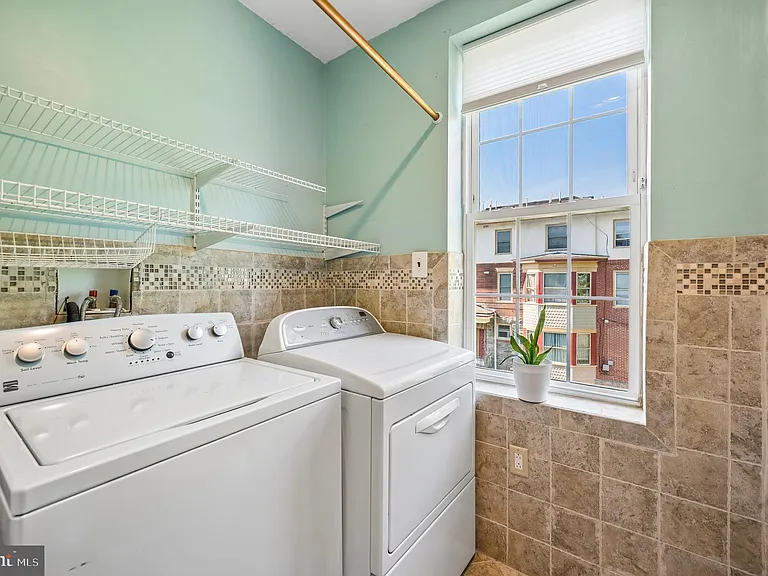 229 W Hansberry St — Photo 21