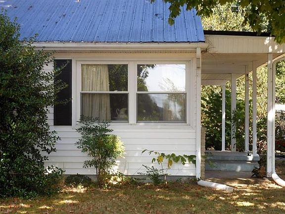 3rd image of 100 Fairacres Dr #1