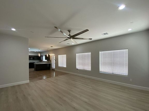 5th image of 4909 E Colonial Dr