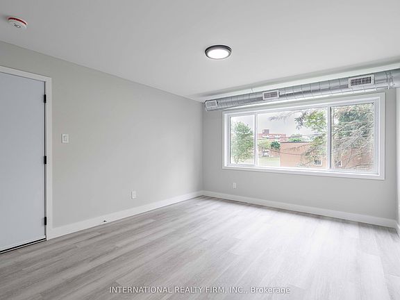 4th image of 81 King Edward Ave #4