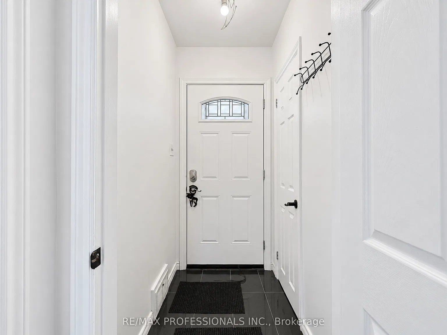 3 bed, $3,000 — Photo 4