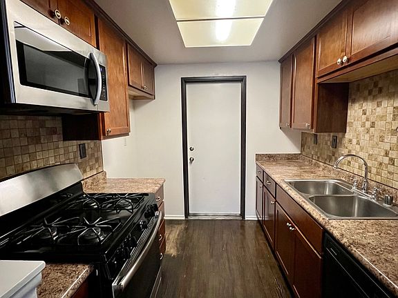5th image of 800 S Magnolia Ave #2
