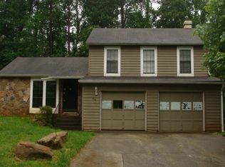 568 Burnt Creek Dr, Lilburn, GA 30047