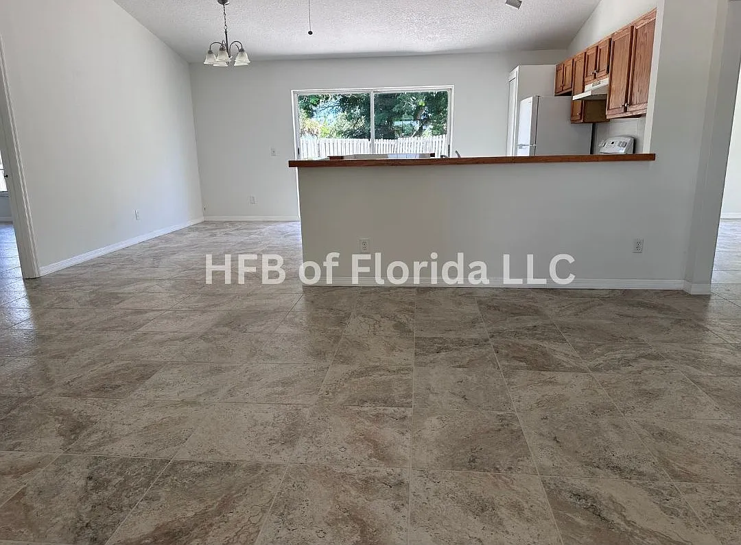 3 bed, 1890 sqft, $2,150 — Photo 4