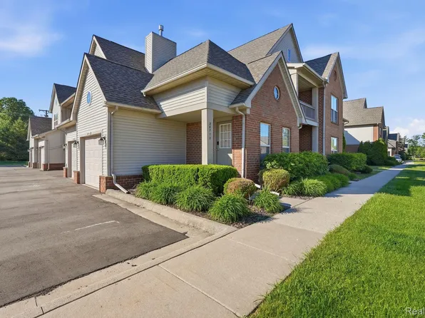 28712 Sheffield Ct, Chesterfield, MI 48047