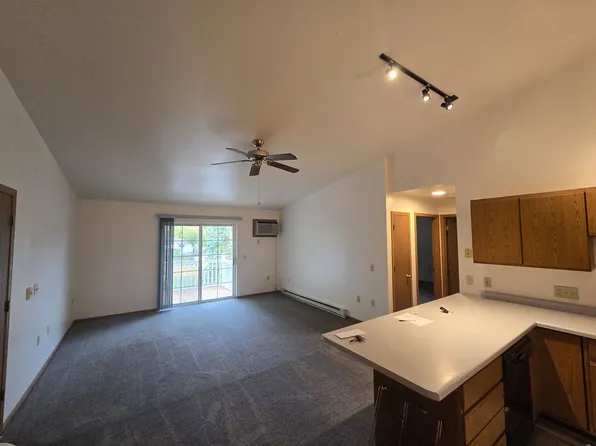 Ponds Point, 1280 Commonwealth Dr APT 5, Fort Atkinson, WI 53538
